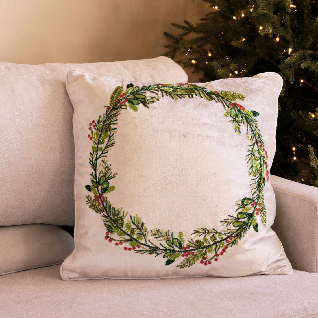 holiday-holly-wreath-throw-pillow-red-and-green