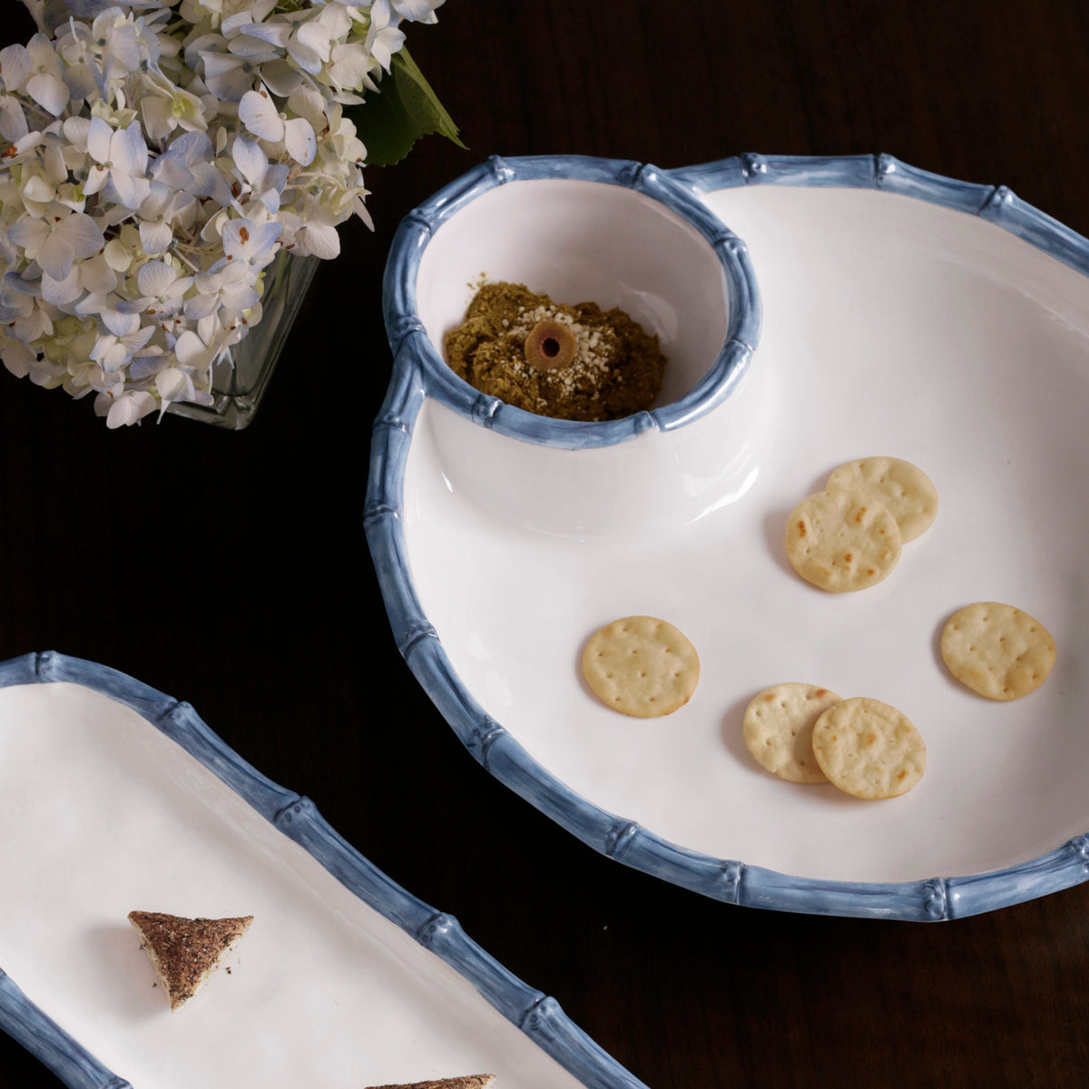 beatriz-ball-vida-bamboo-large-chip-and-dip-bowl-white-and-blue