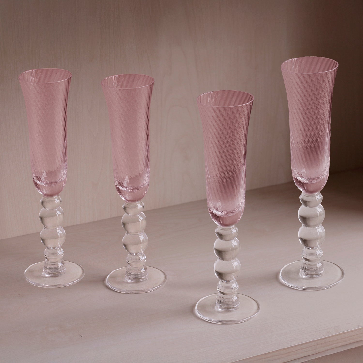 GLASS French Swirl Champagne Flute Set of 4 (Pink)