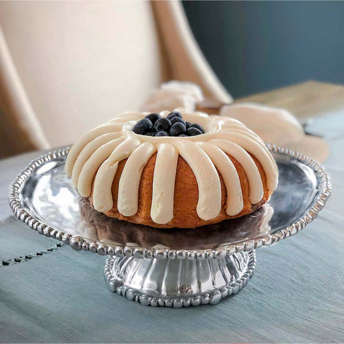beatriz-ball-pedestal-organic-pearl-nova-round-platter