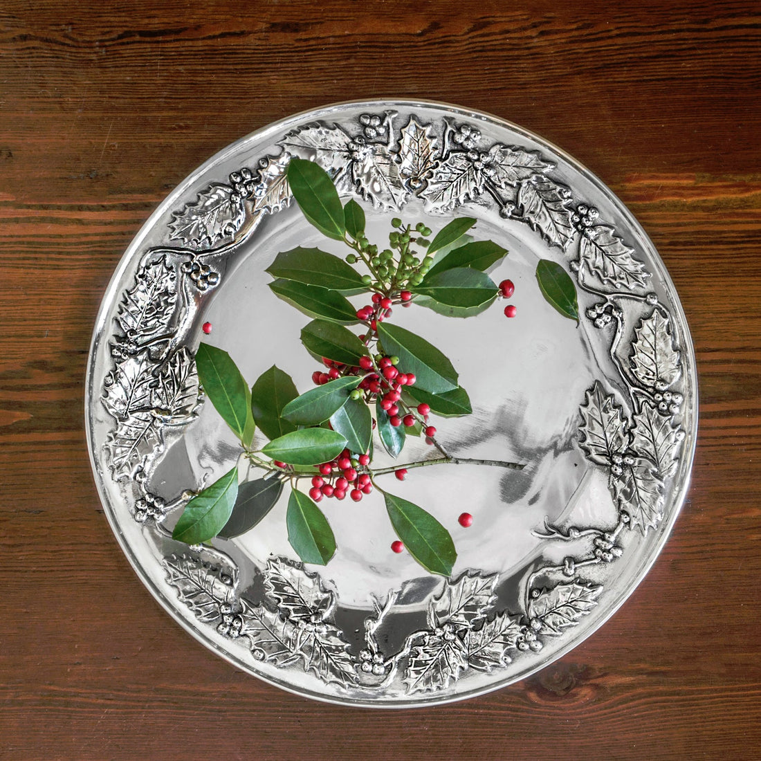 beatriz-ball-holiday-holly-wreath-round-platter