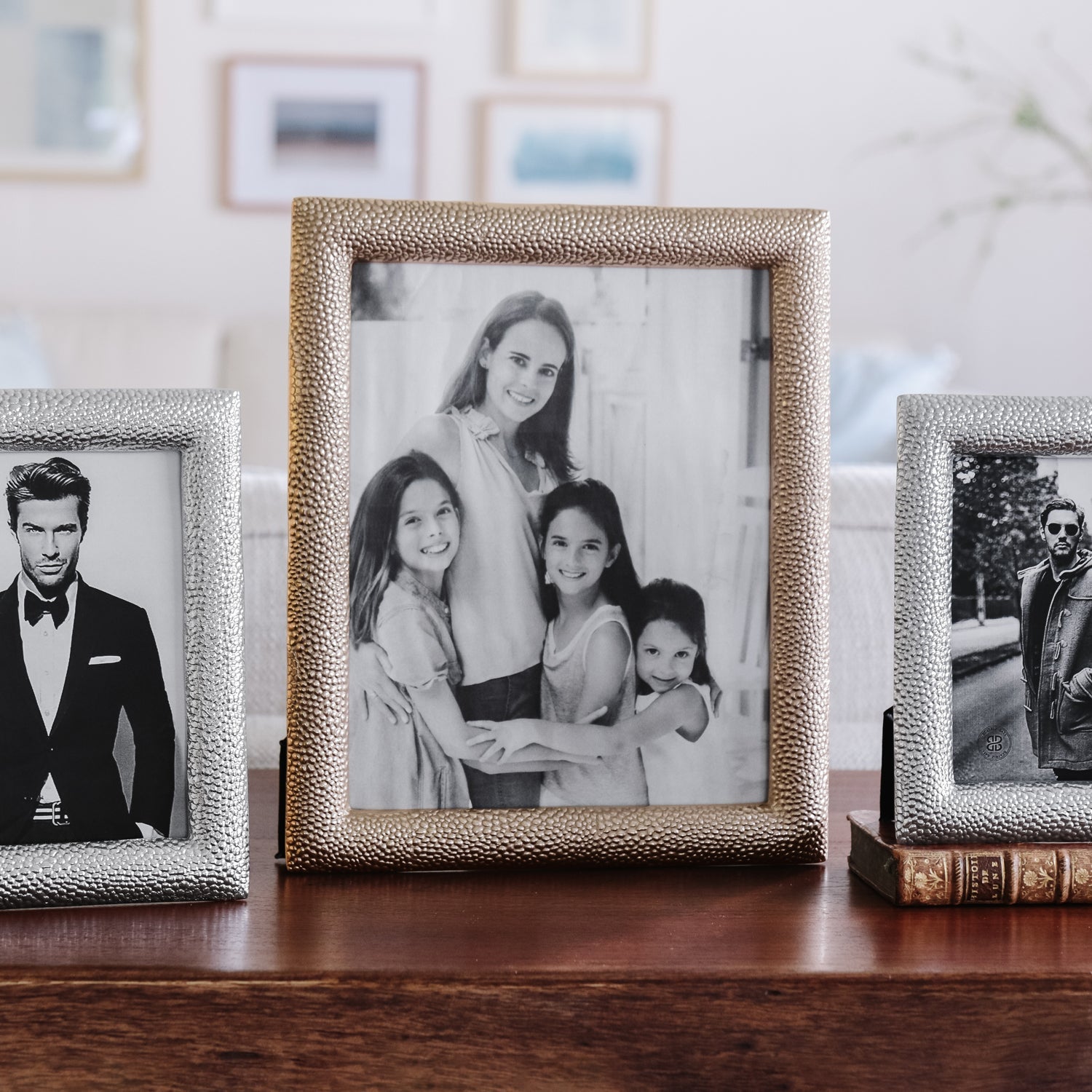 beatriz-ball-frame-sierra-modern-georgina-8-x-10-frame-gold