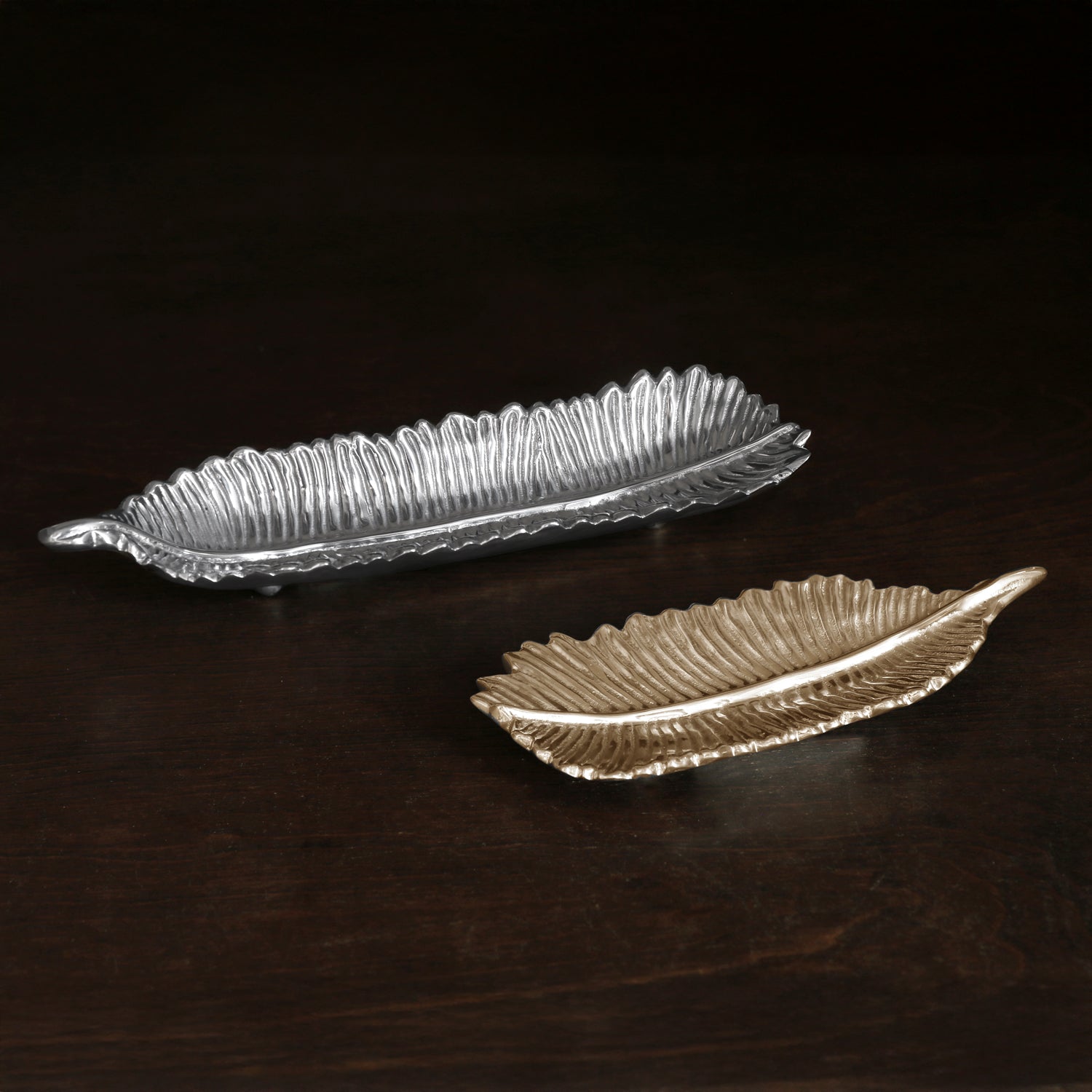 beatriz-ball-giftables-leaf-cracker-tray