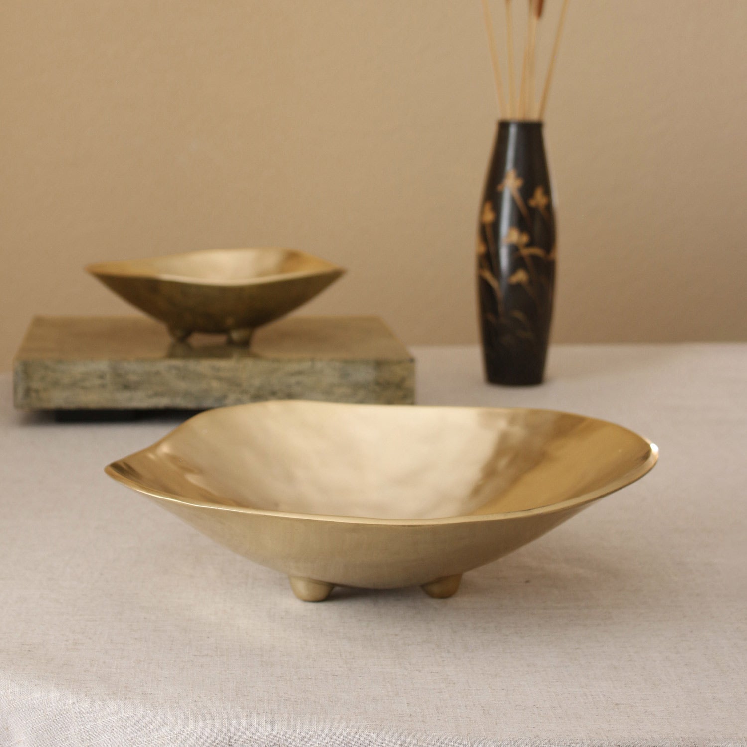 SIERRA MODERN Large Lissa Bowl (Shiny Gold)