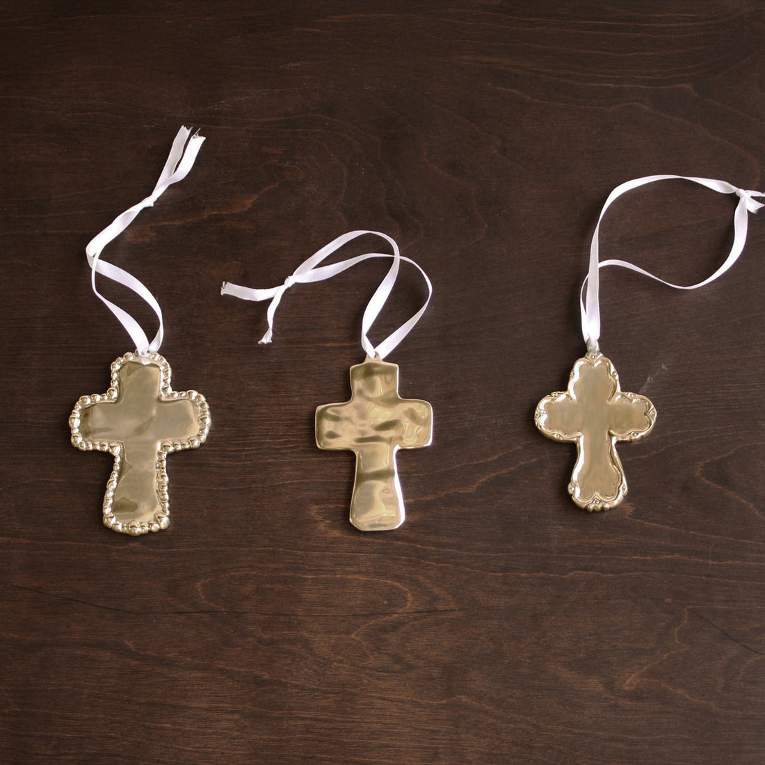beatriz-ball-giftables-sierra-modern-princess-cross-ornament-shiny-gold