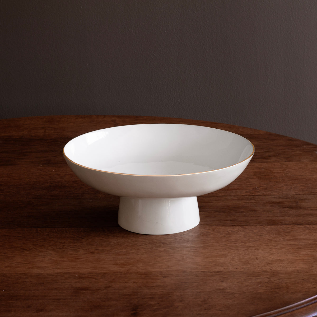 beatriz-ball-encanto-carnaval-medium-pedestal-cream-and-white
