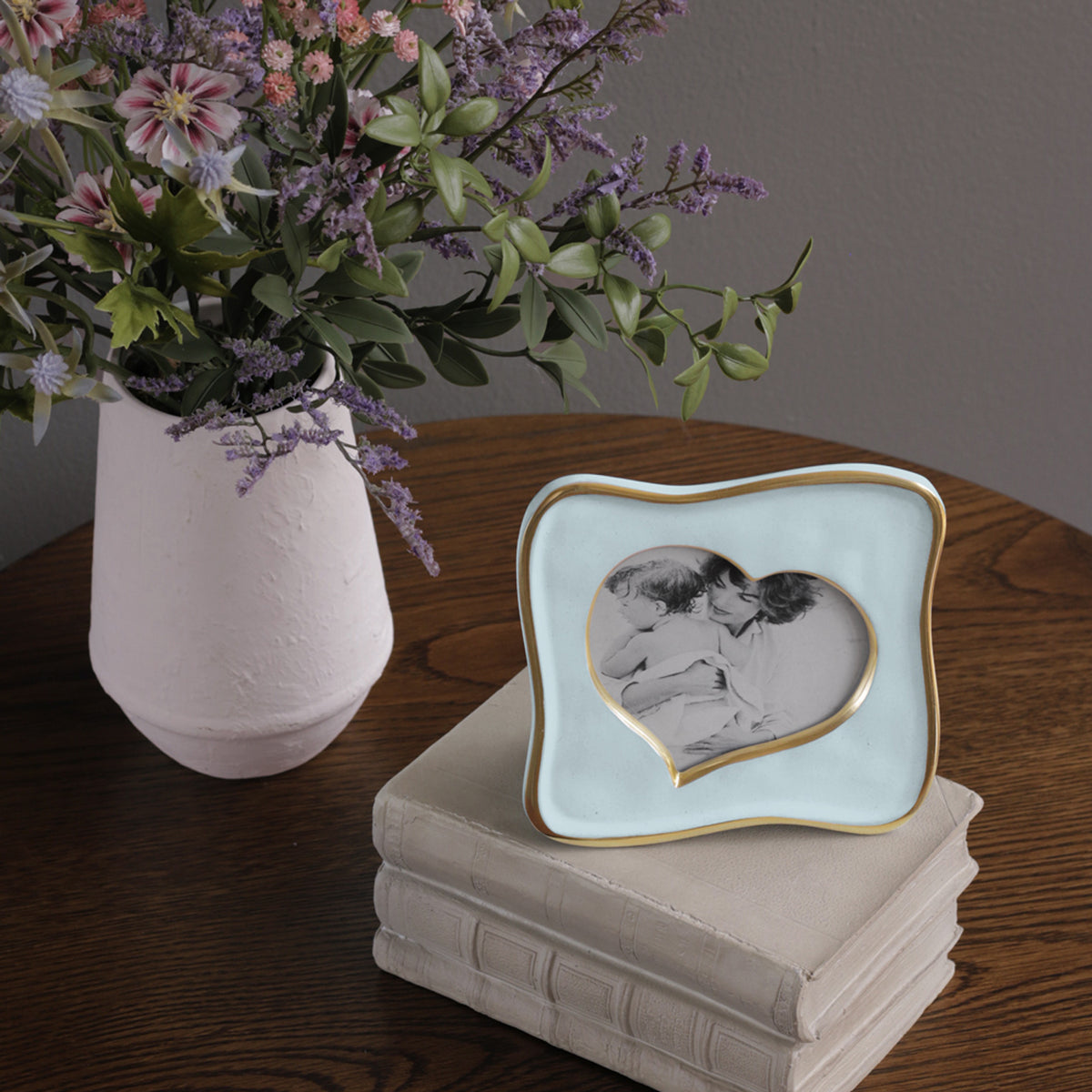 beatriz-ball-frame-encanto-curved-heart-5-x-5-blue