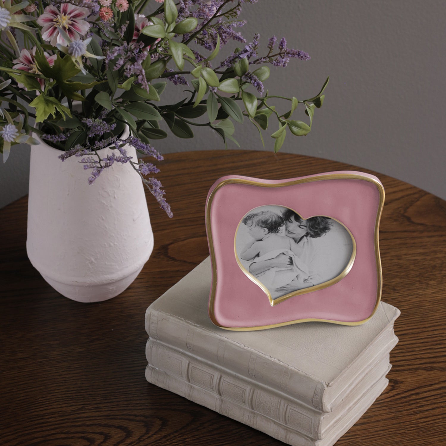 beatriz-ball-frame-encanto-curved-heart-5-x-5-pink