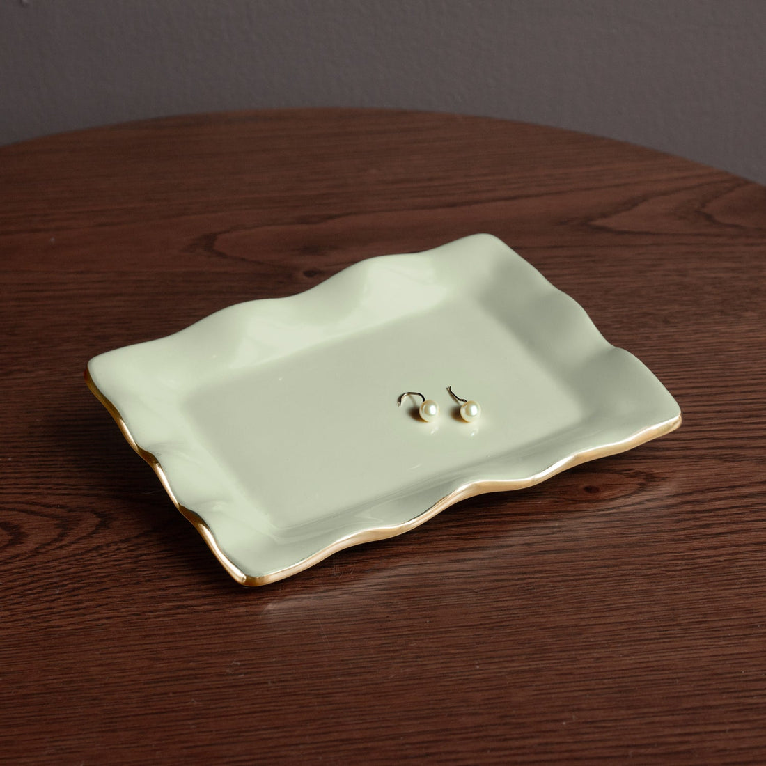 beatriz-ball-encanto-vento-small-rectangular-tray-pistachio