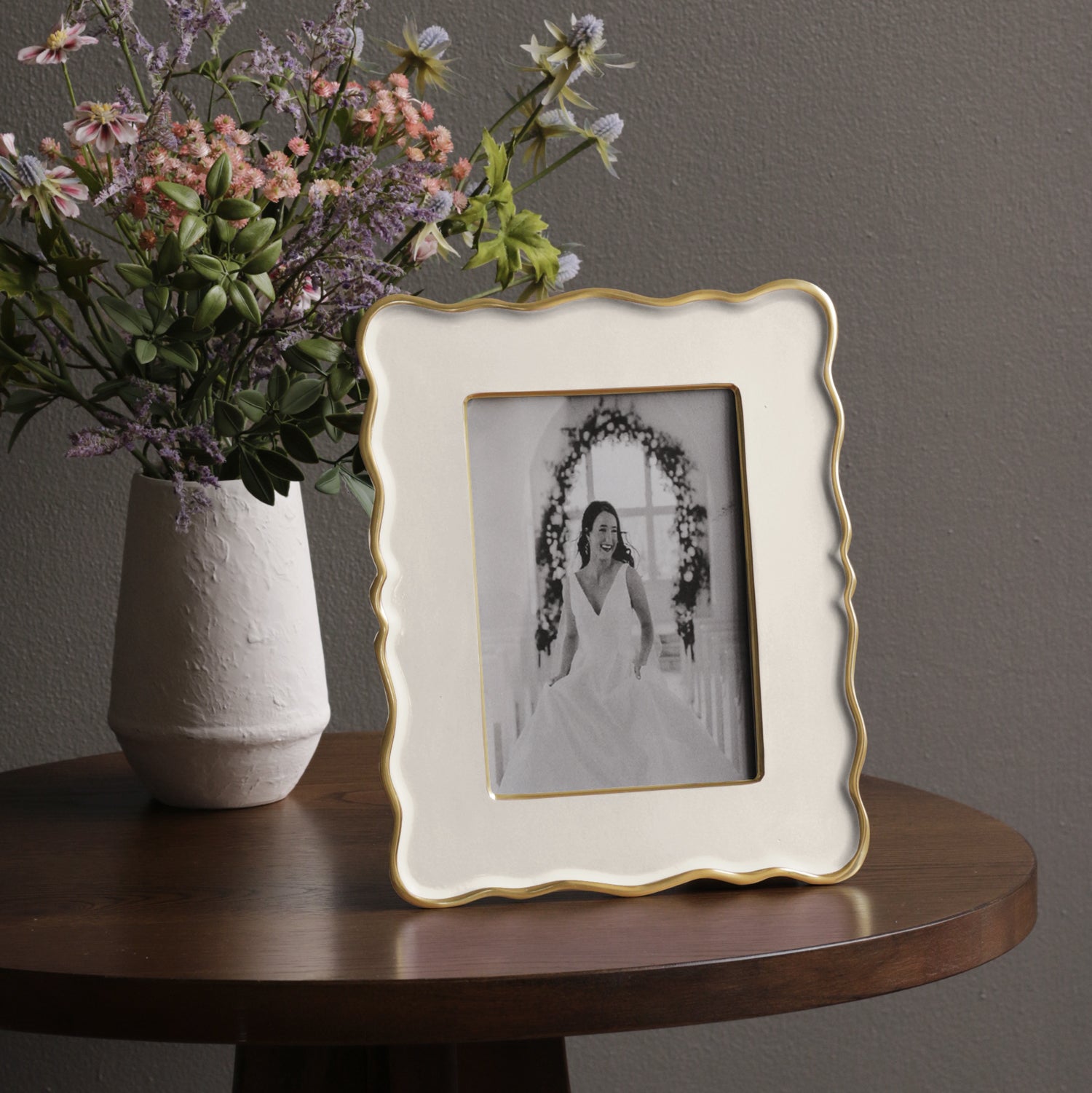 beatriz-ball-frame-encanto-rea-5x7-cream