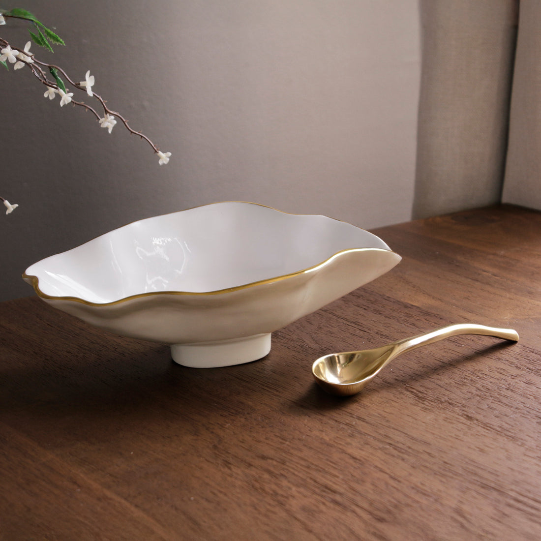 ENCANTO Claire Small Oval Bowl with Spoon (Cream, White and Gold)