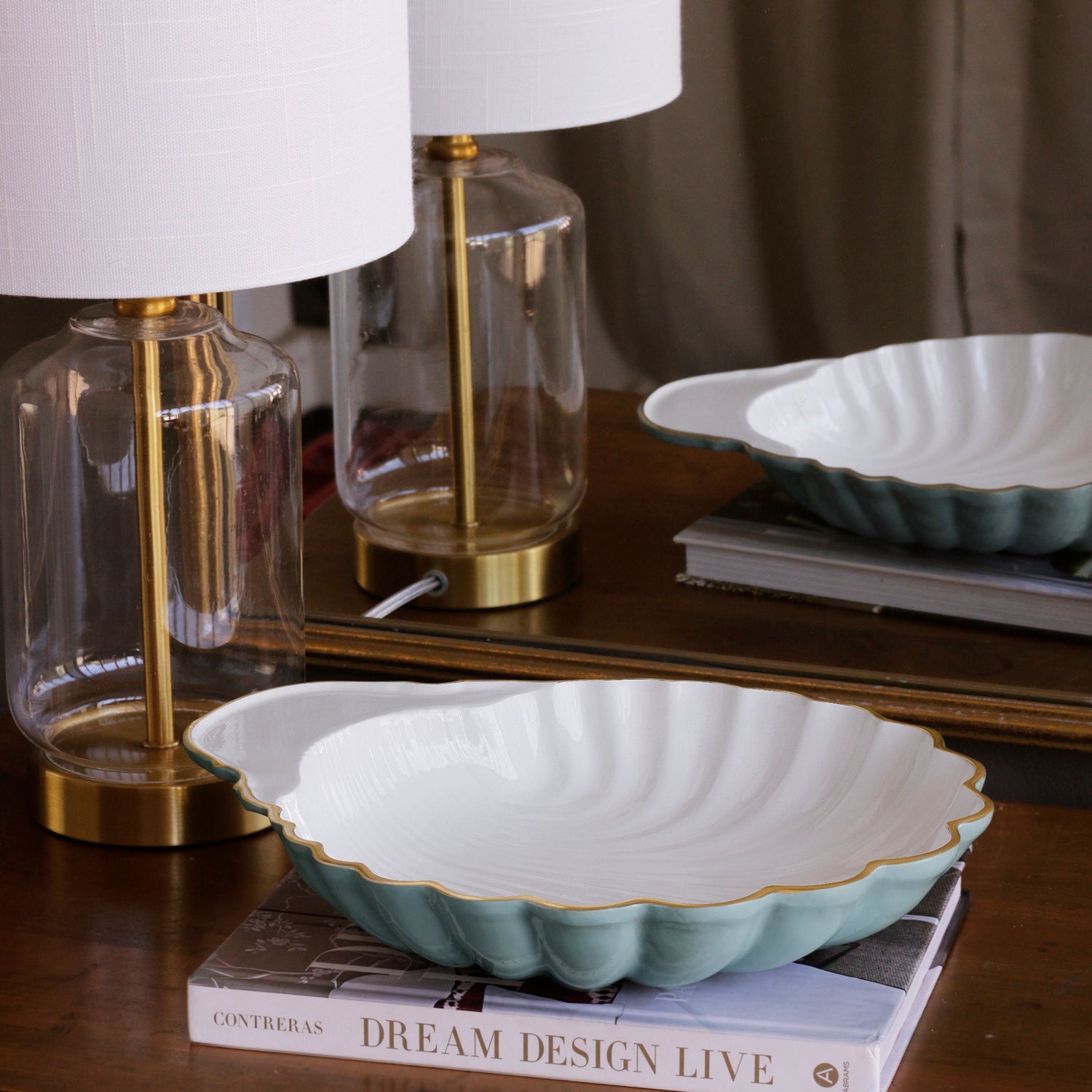 ENCANTO Medium Scallop Shell (Turquoise and White)