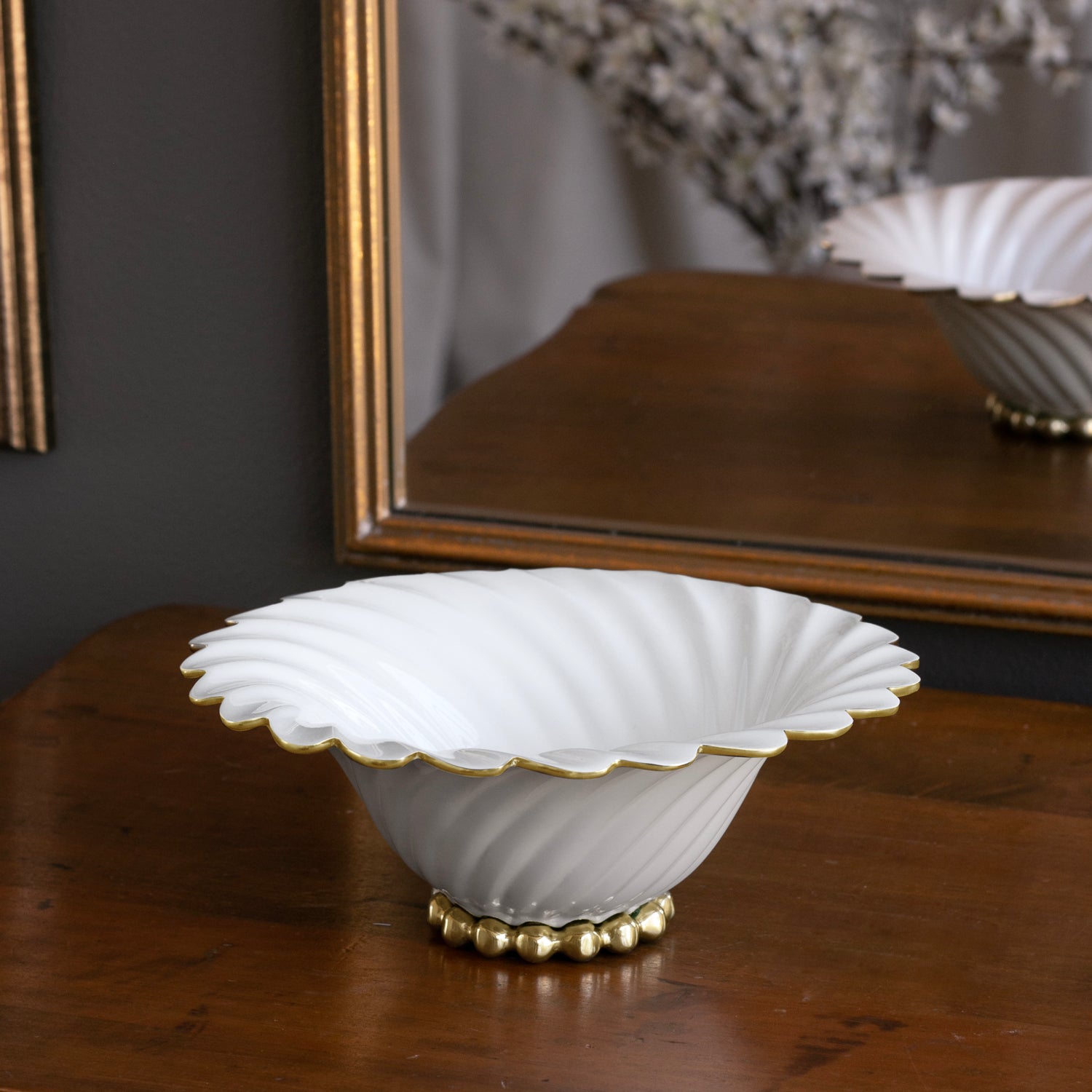 beatriz-ball-encanto-vienna-small-bowl-with-pearl-base-dove-and-white