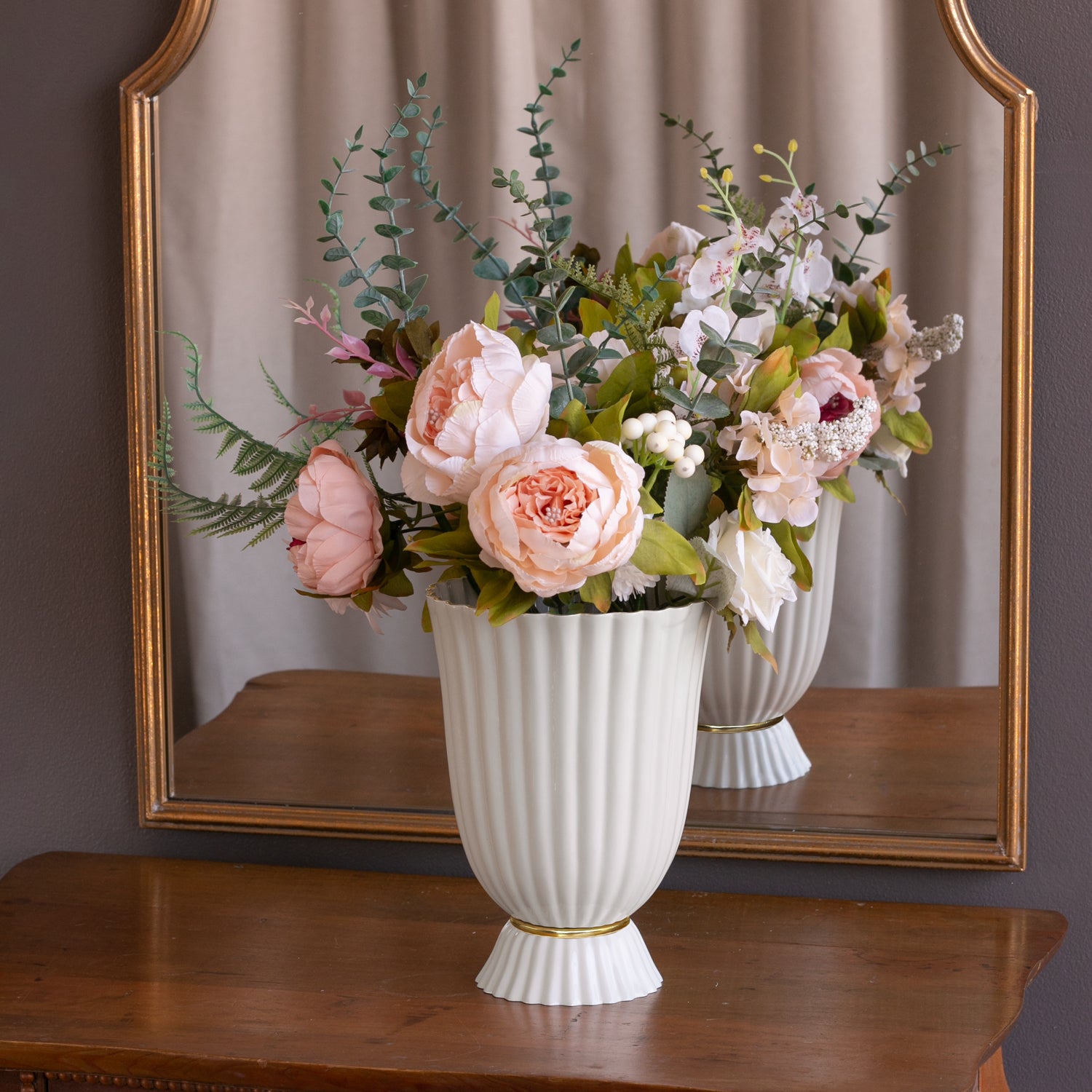 beatriz-ball-encanto-vienna-medium-vase-cream-and-white