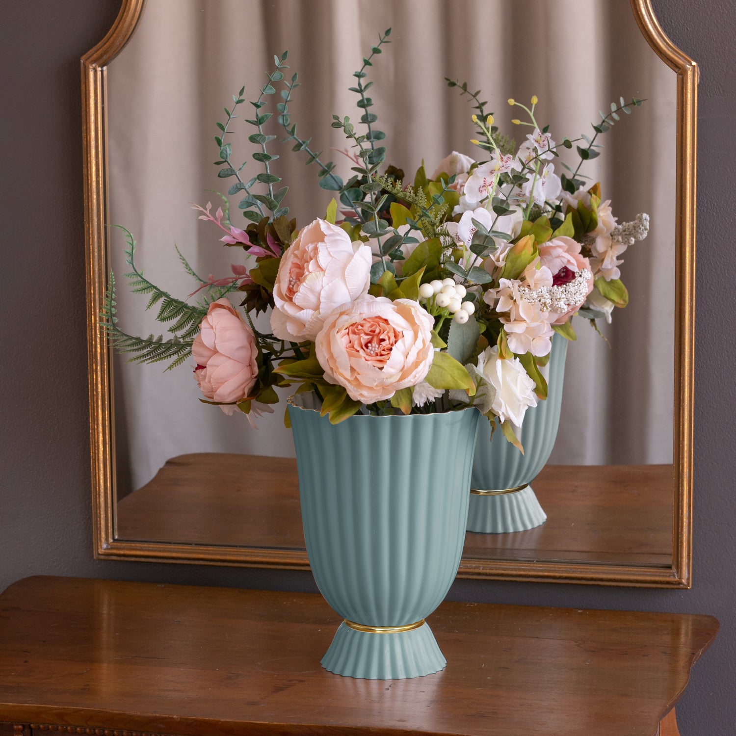 beatriz-ball-encanto-vienna-medium-vase-turquoise-and-white