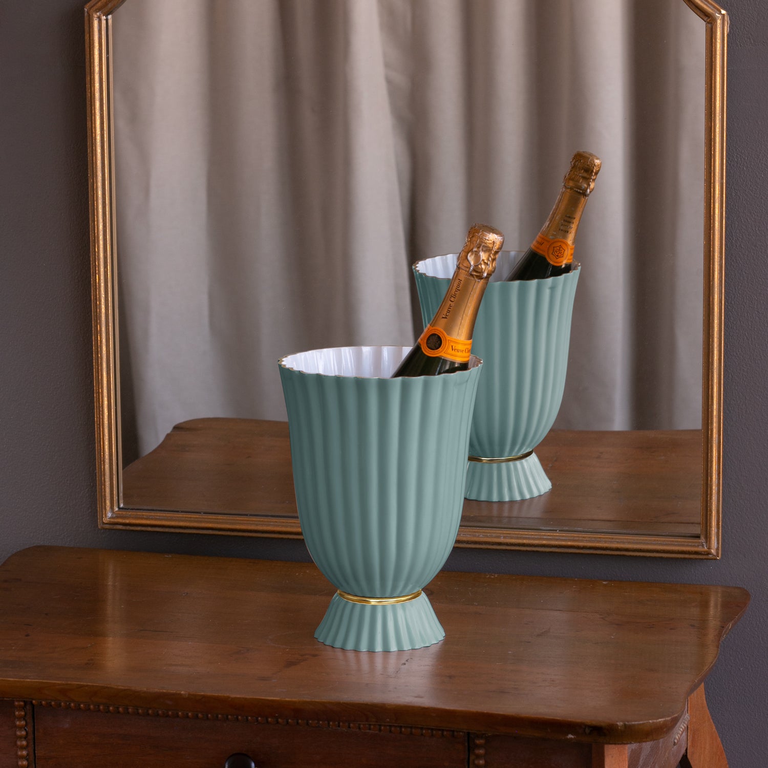 beatriz-ball-encanto-vienna-medium-vase-turquoise-and-white