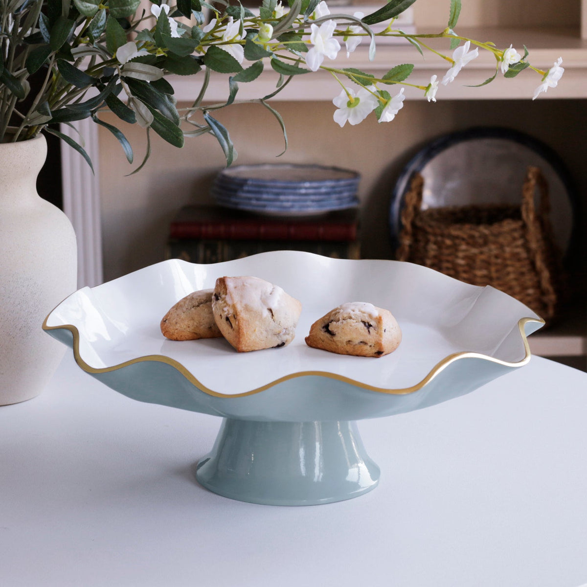 beatriz-ball-encanto-carola-pedestal-cake-plate-slate-and-white
