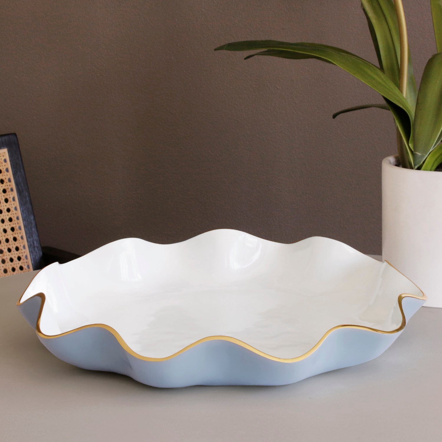 beatriz-ball-encanto-carola-large-round-platter-periwinkle-and-white