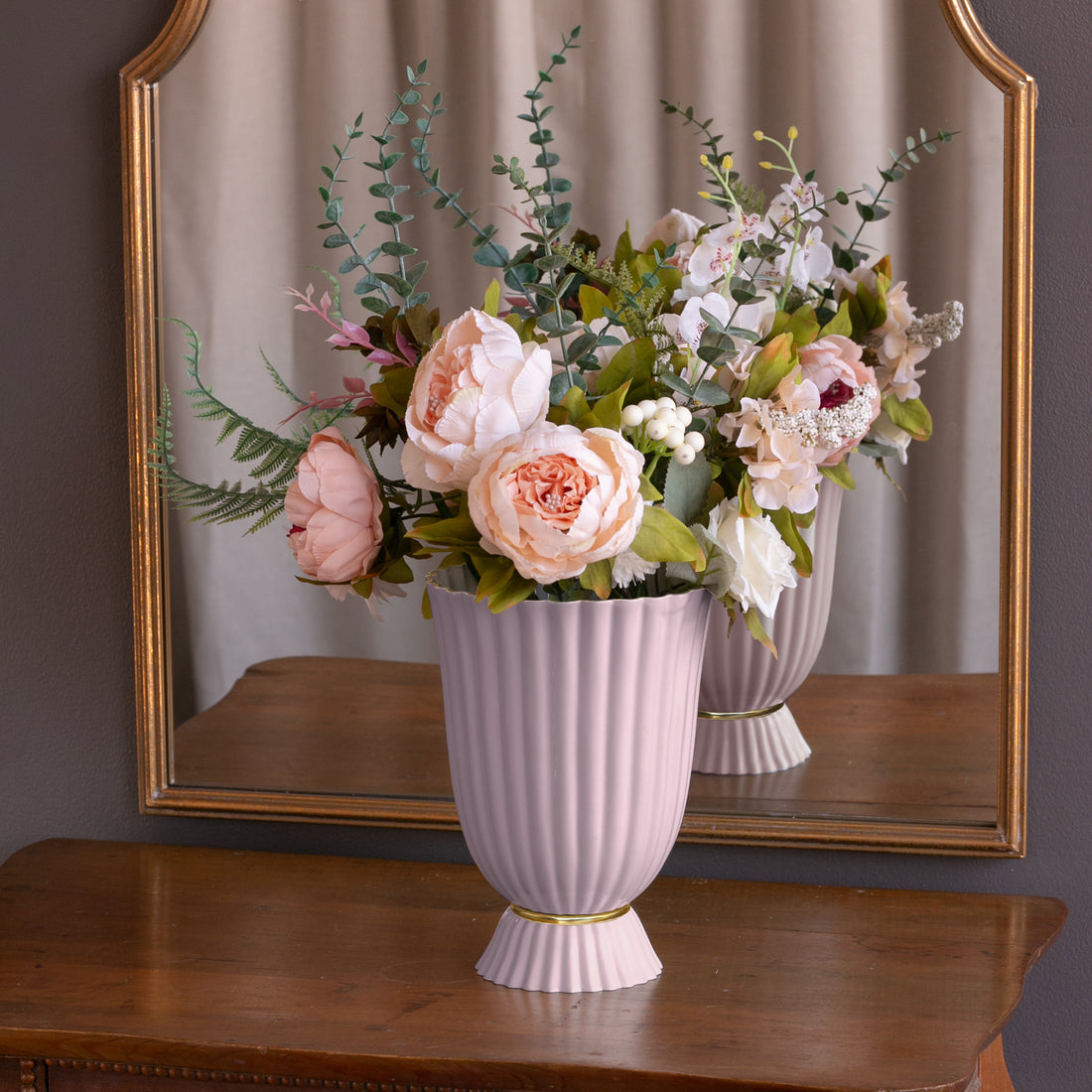 beatriz-ball-encanto-vienna-medium-vase-camellia-and-white