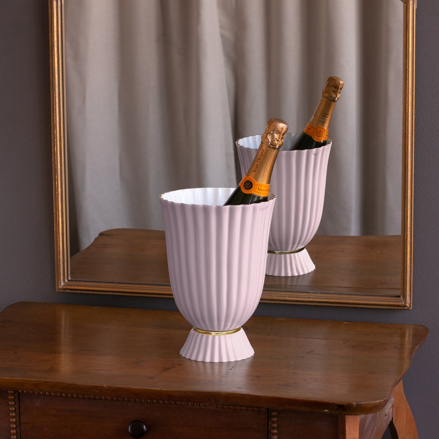 beatriz-ball-encanto-vienna-medium-vase-camellia-and-white