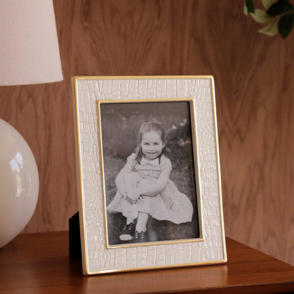 frame-encanto-croc-5-x-7-cream