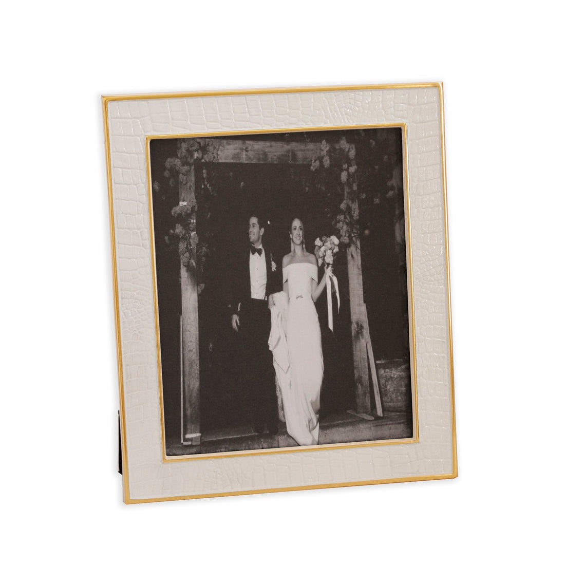 frame-encanto-croc-8-x-10-cream