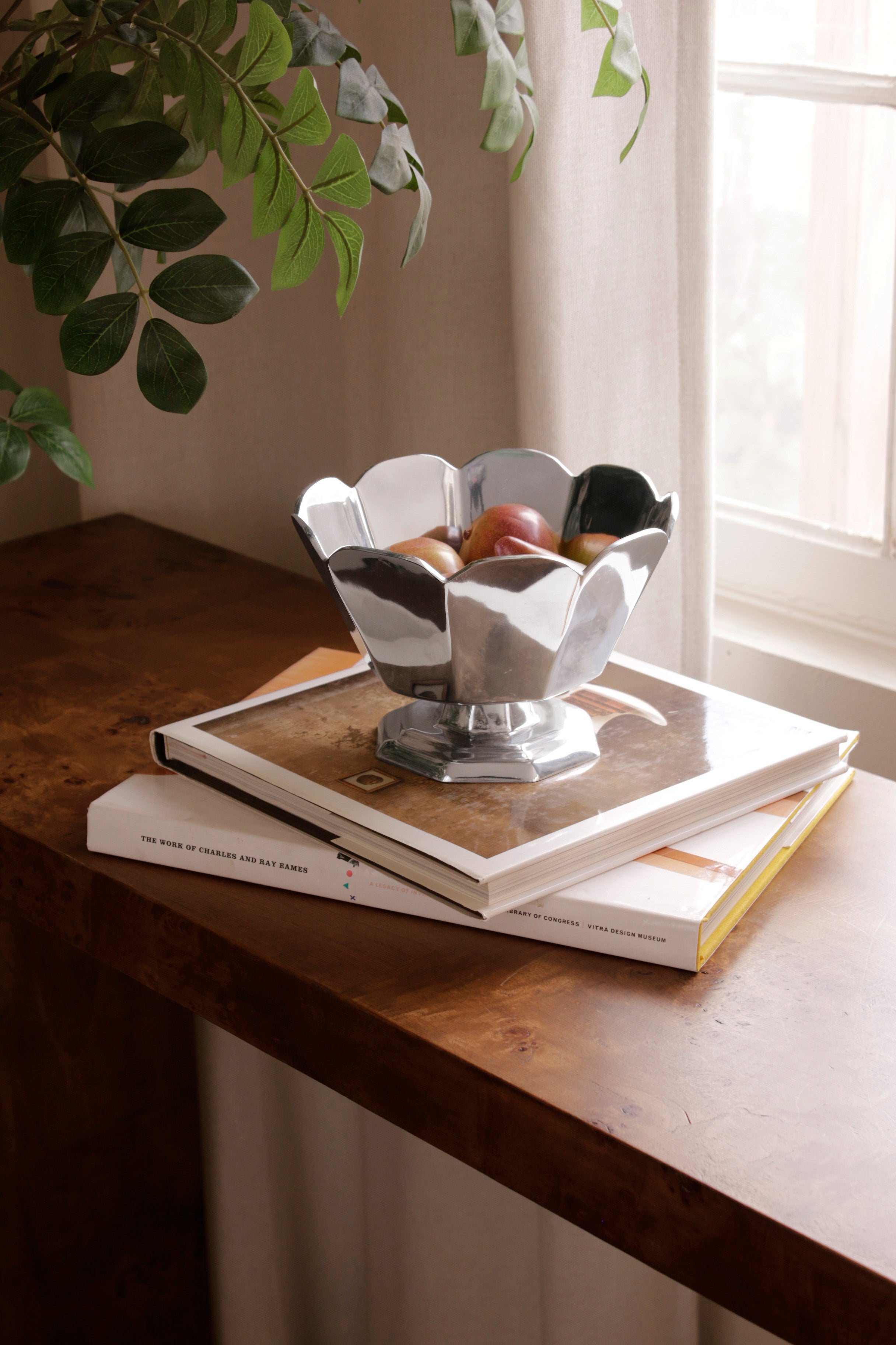 vintage-faceted-pedestal