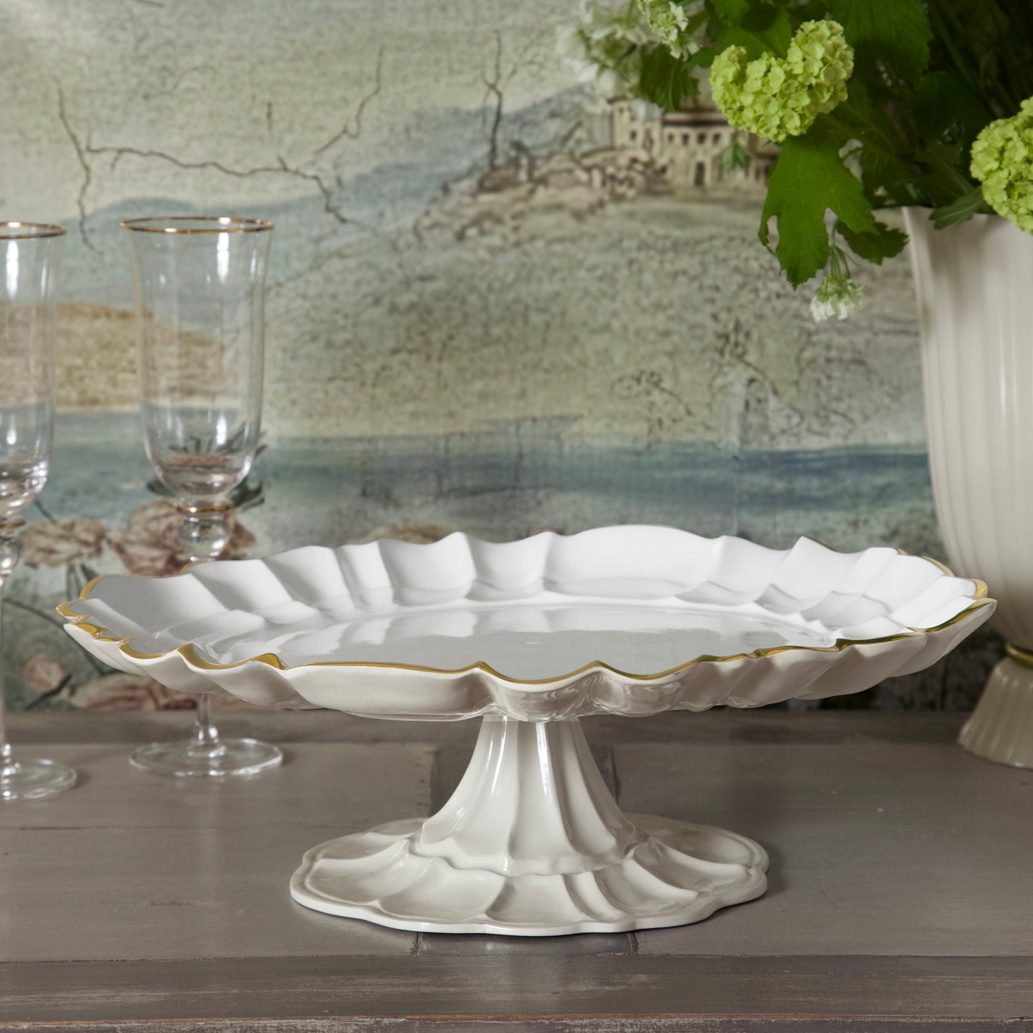 ENCANTO Tuscany Pedestal Cake Plate (Cream and White)