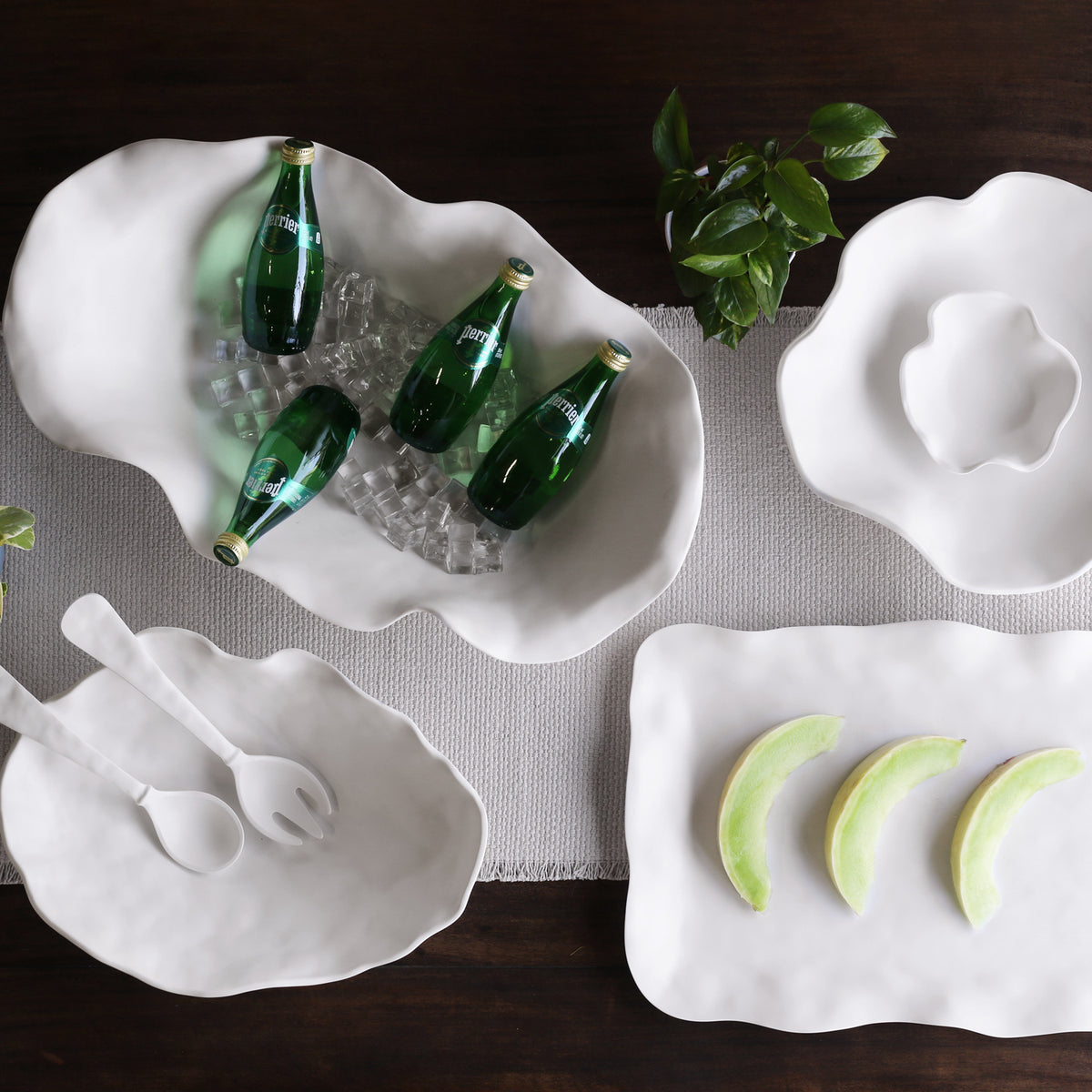 beatriz-ball-vida-nube-large-salad-servers-white