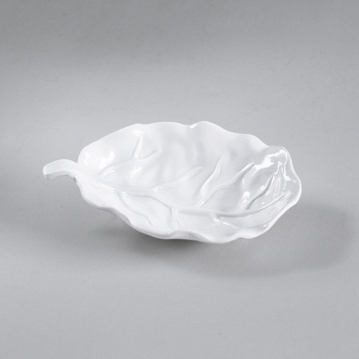 beatriz-ball-vida-lettuce-small-leaf-platter-white