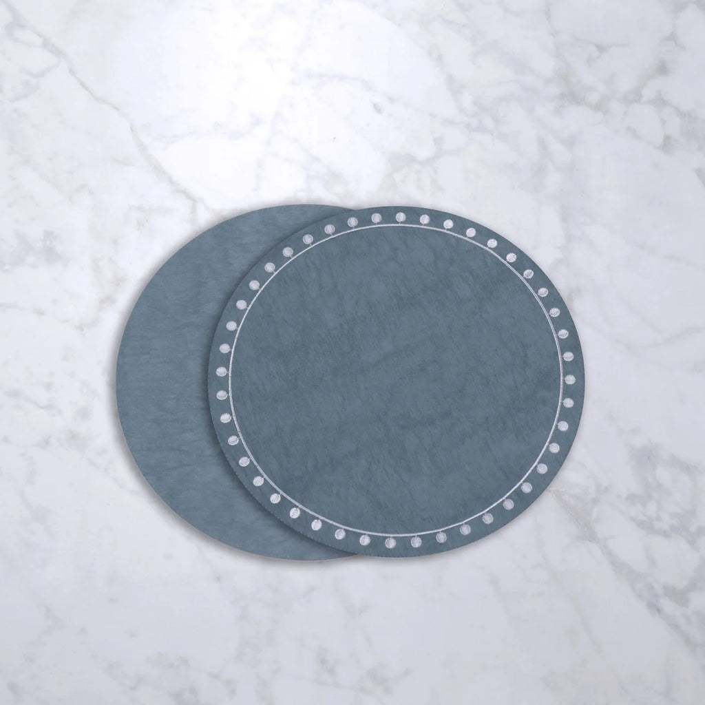 beatriz-ball-vida-round-embroidered-dots-15-5-round-placemats-set-of-4-blue-and-white