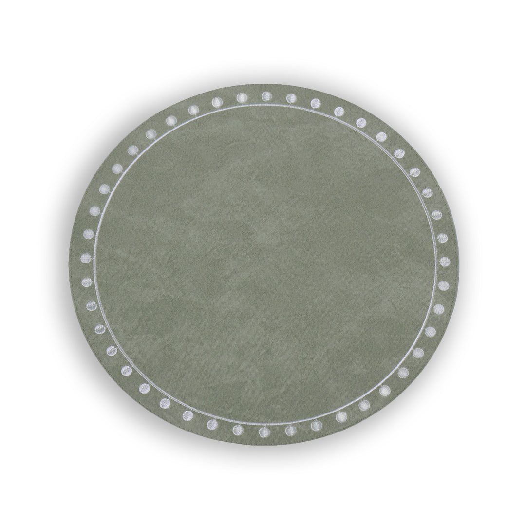 beatriz-ball-vida-round-embroidered-dots-15-5-round-placemats-set-of-4-green-and-white