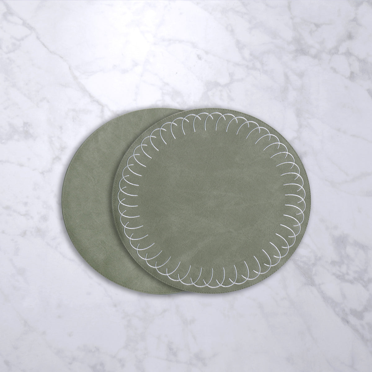 beatriz-ball-vida-round-embroidered-swirl-15-5-round-placemats-set-of-4-green