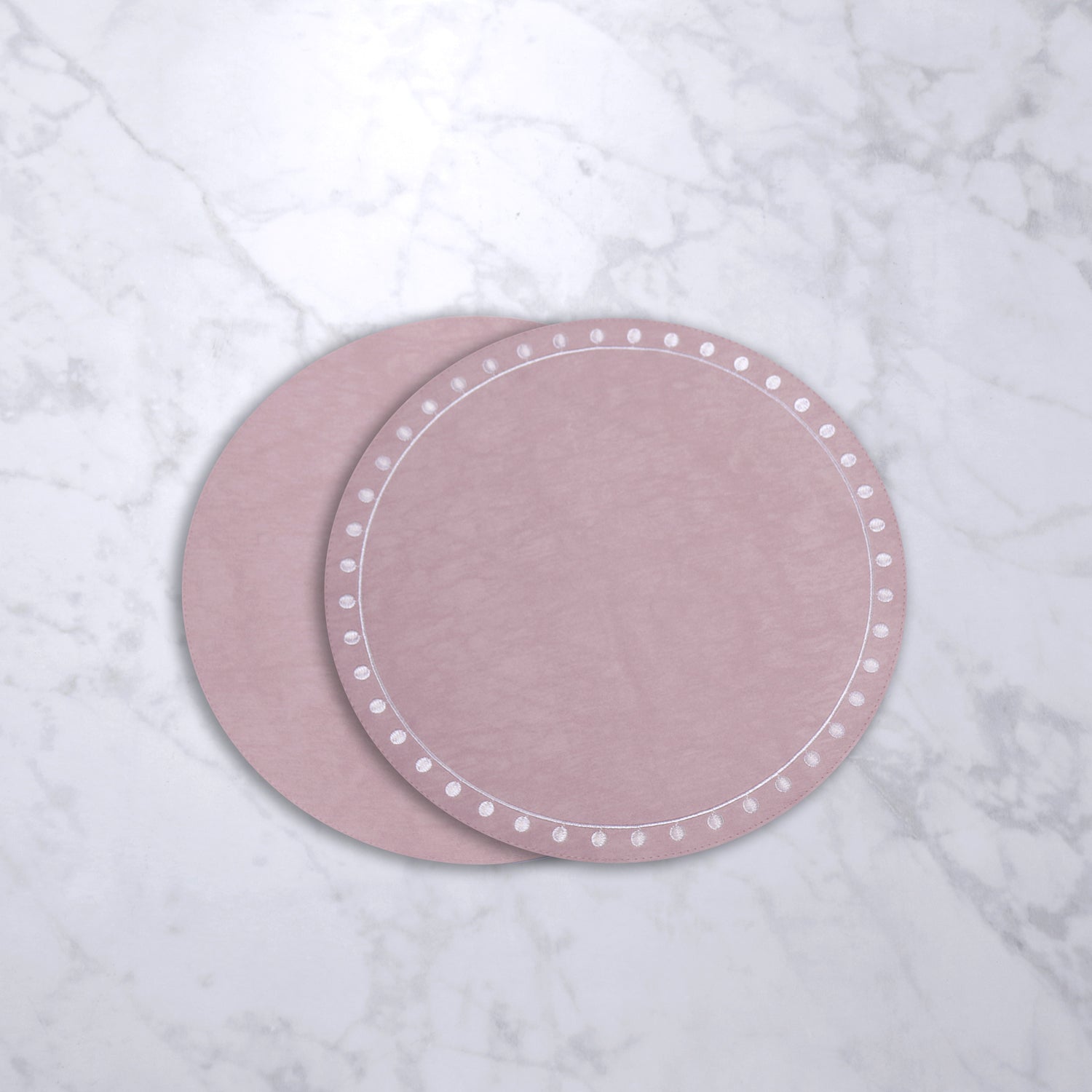 VIDA Round Embroidered Dots 15.5&quot; Round Placemats Set of 4 (Pink and White)
