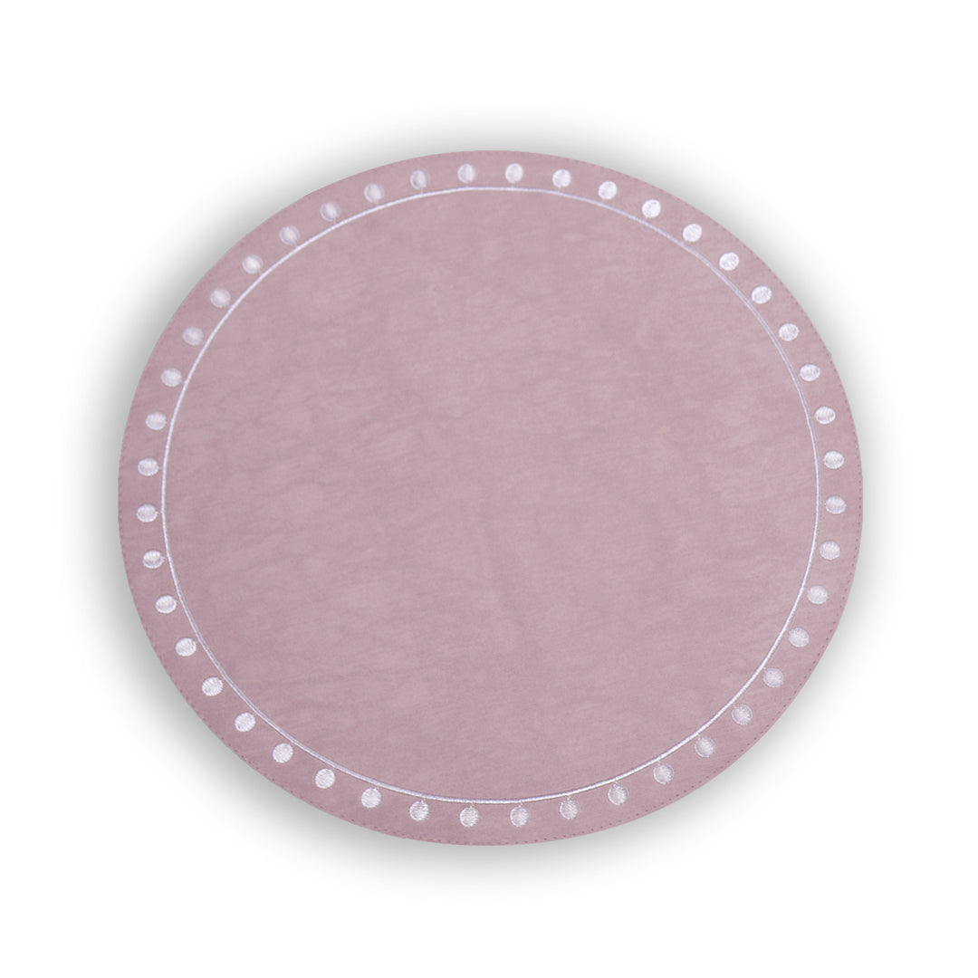 beatriz-ball-vida-round-embroidered-dots-15-5-round-placemats-set-of-4-pink-and-white