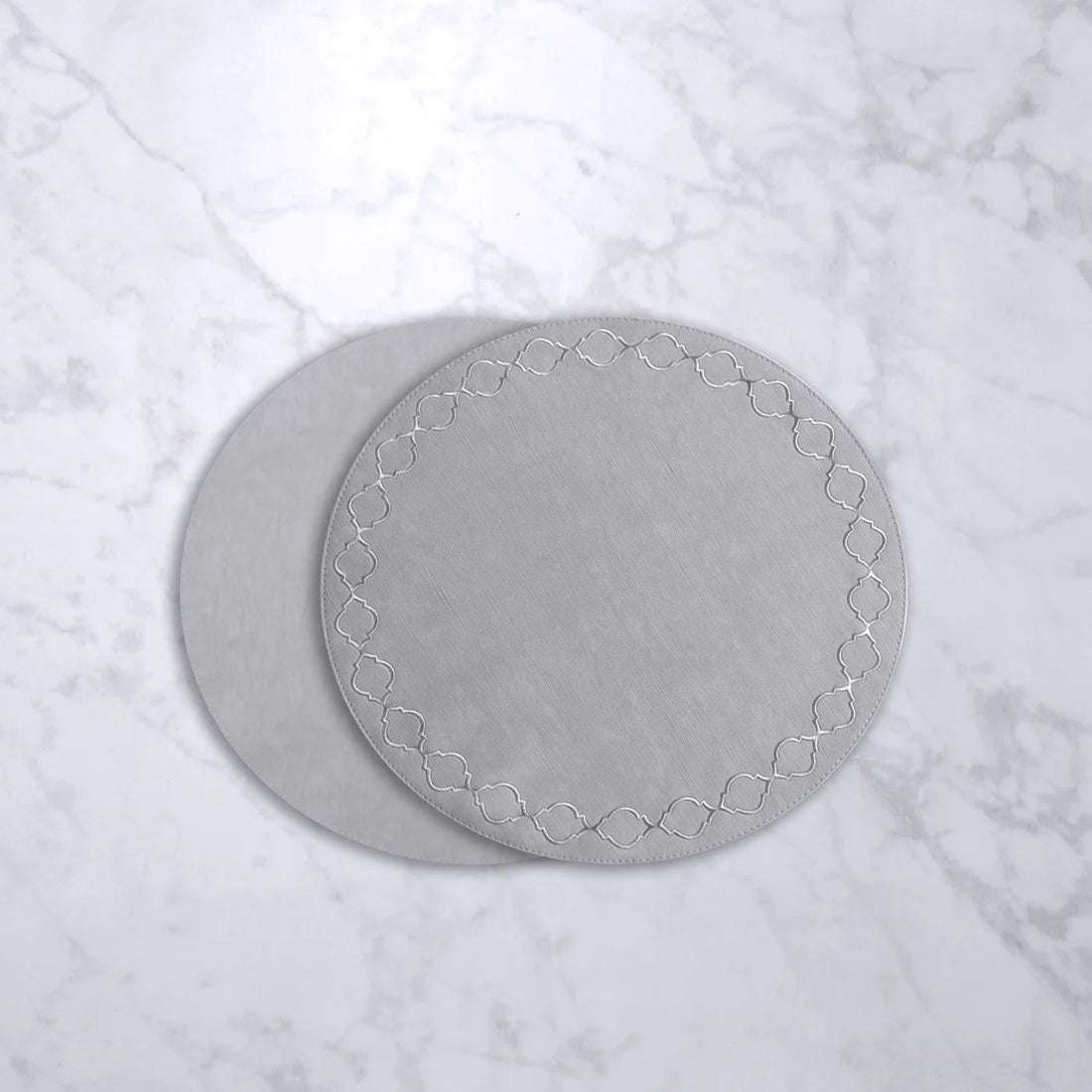 beatriz-ball-vida-round-embroidered-quatrefoil-15-5-round-placemats-set-of-4-gray