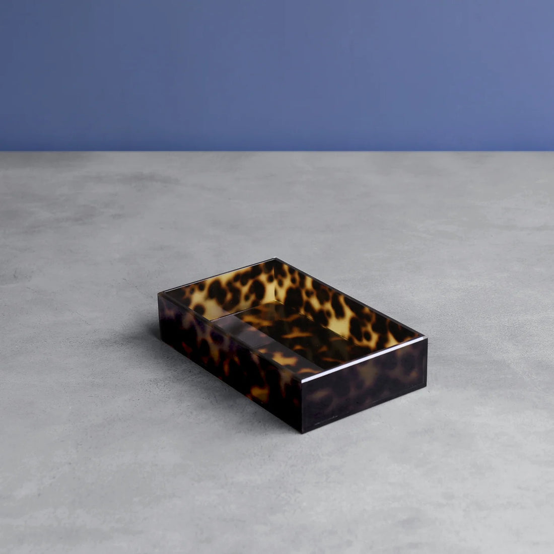 beatriz-ball-vida-acrylic-tortoise-guest-towel-holder