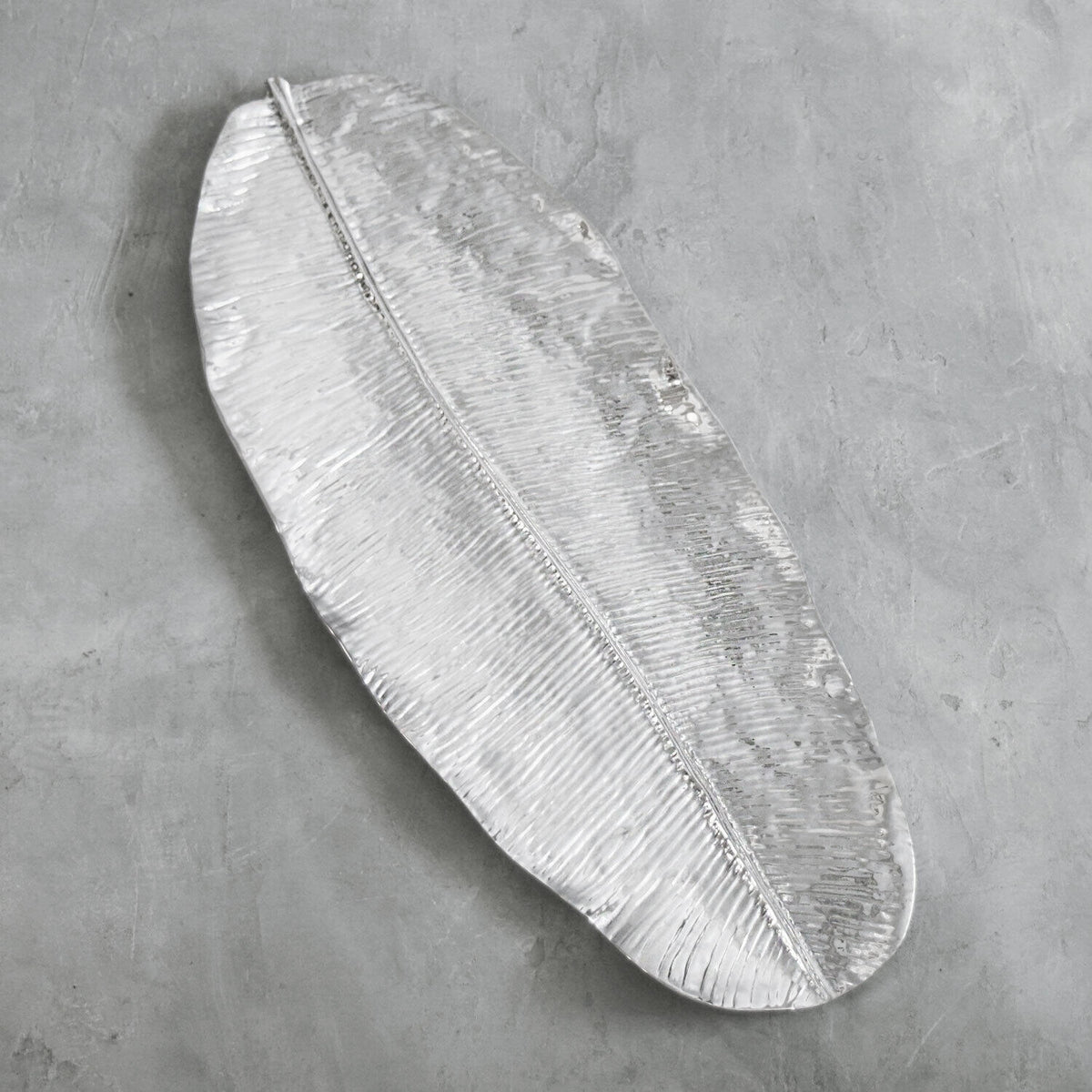 beatriz-ball-garden-banana-leaf-extra-extra-large-platter