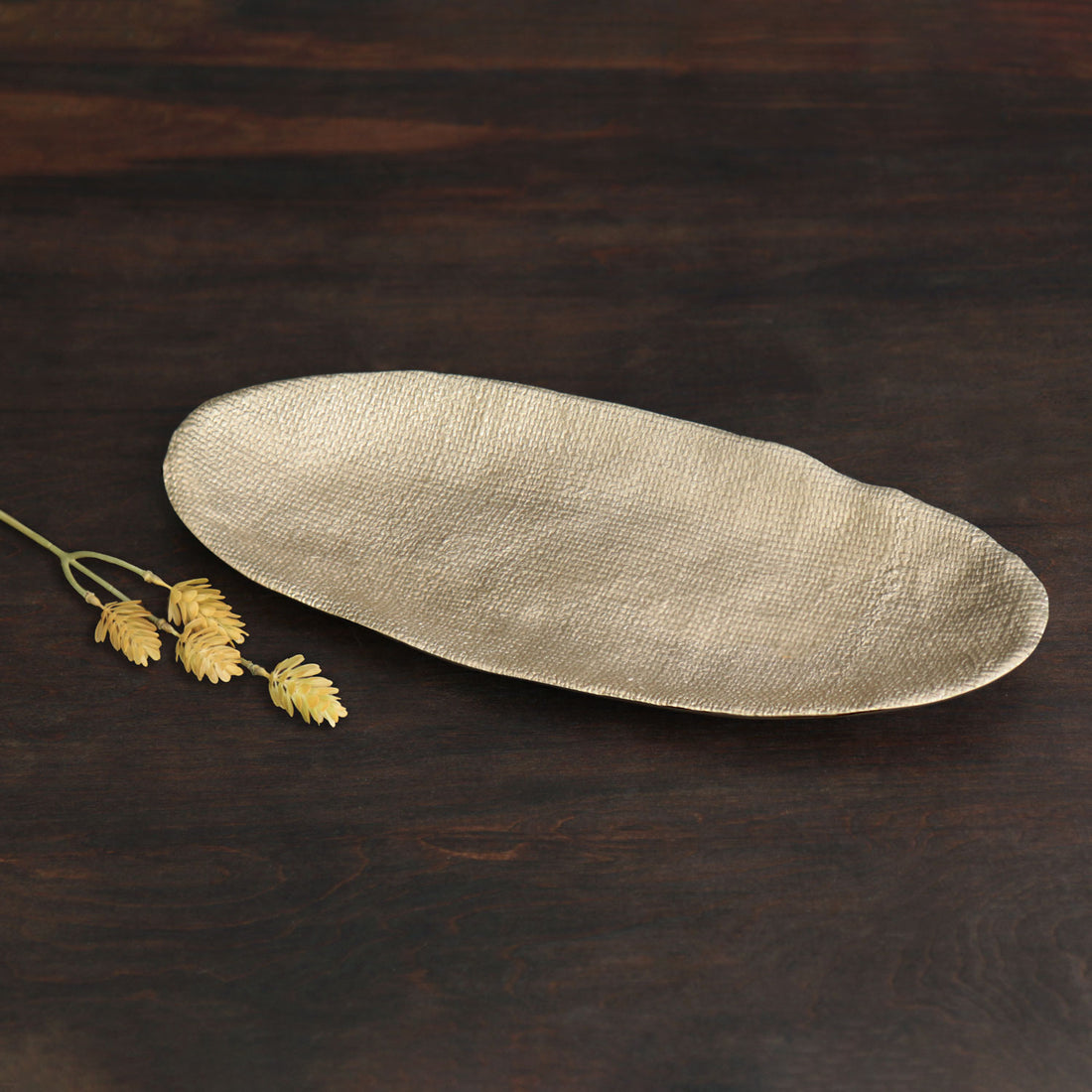 beatriz-ball-sierra-modern-chelsea-medium-oval-platter-gold