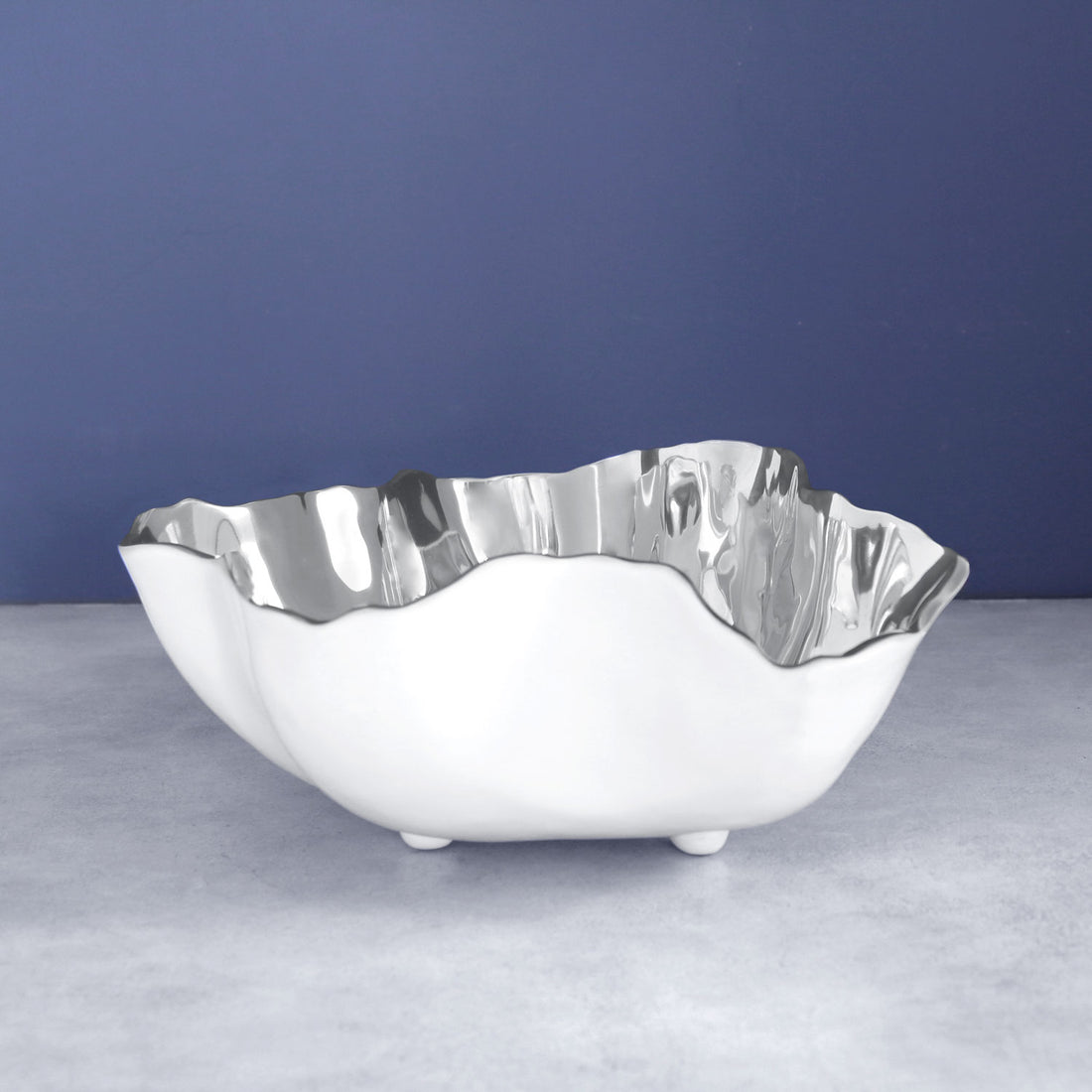 THANNI Onyx Large Bowl (White and Silver)