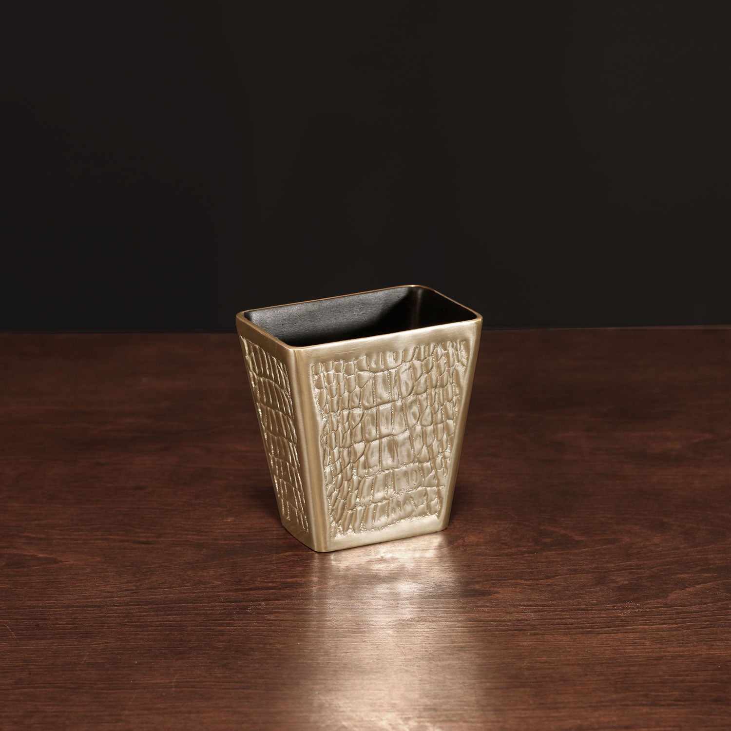 sierra_modern_croc_luxe_toothbrush_holder_gold